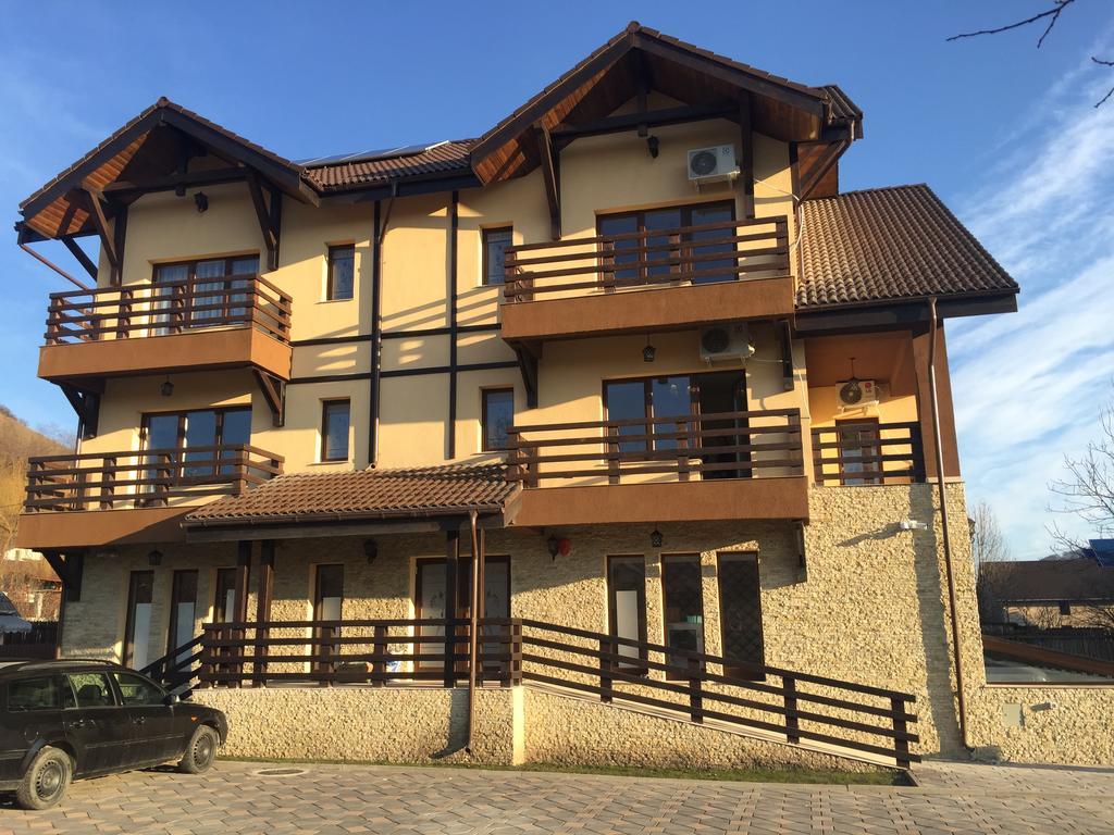 Pensiunea Royal Spa Piatra Neamt Exterior photo