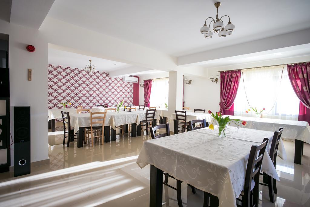 Pensiunea Royal Spa Piatra Neamt Exterior photo