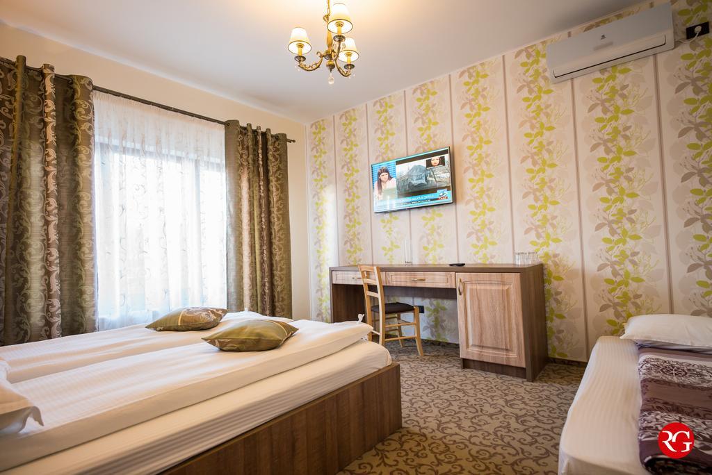 Pensiunea Royal Spa Piatra Neamt Exterior photo