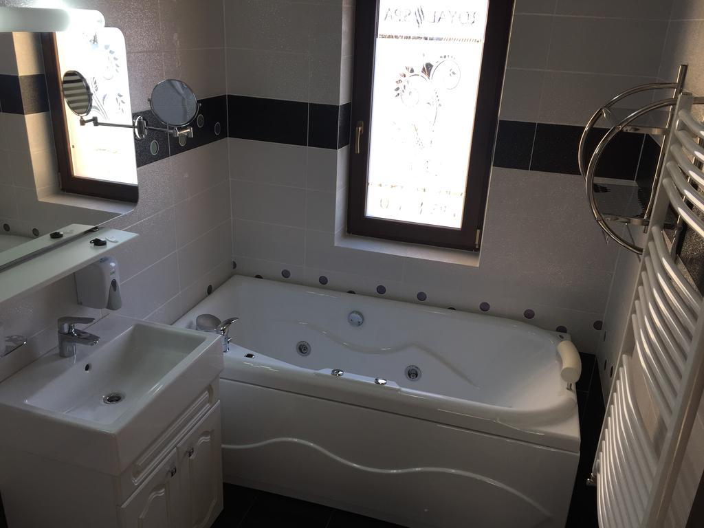 Pensiunea Royal Spa Piatra Neamt Room photo